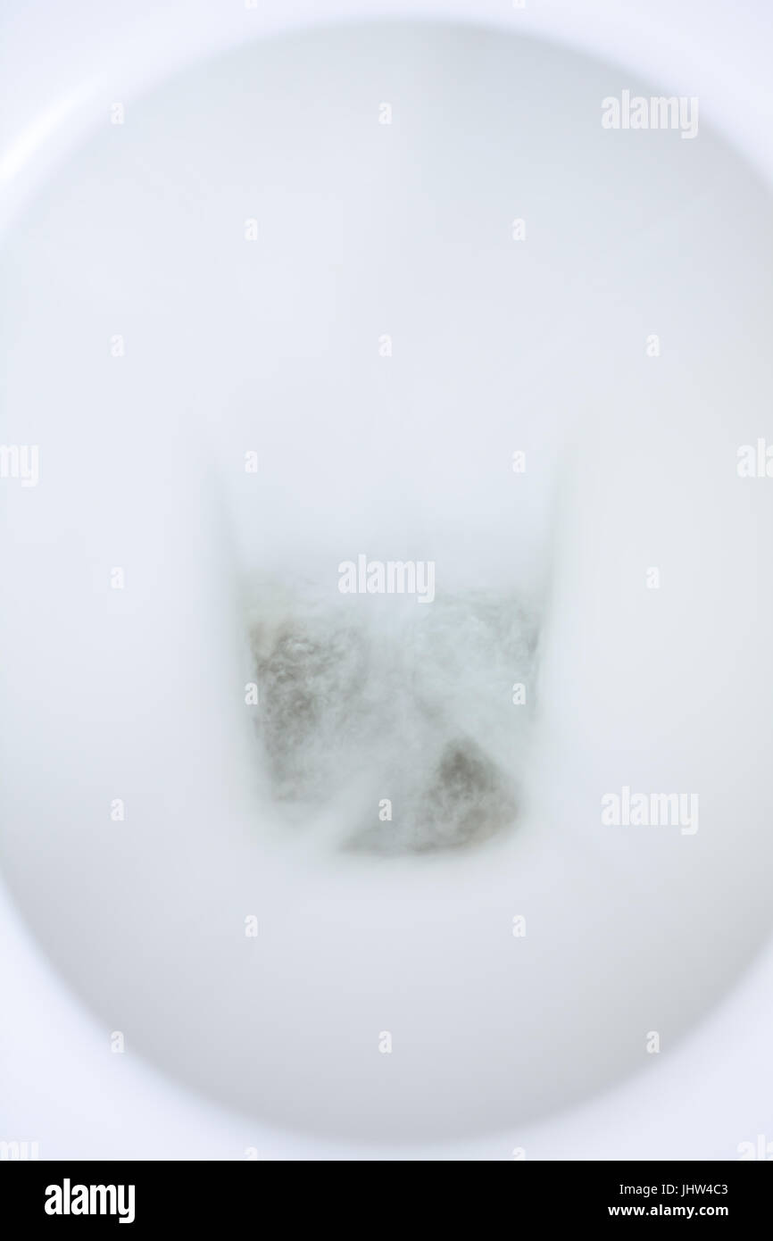 Spülwasser in eine Toilette, unscharf Stockfotografie - Alamy