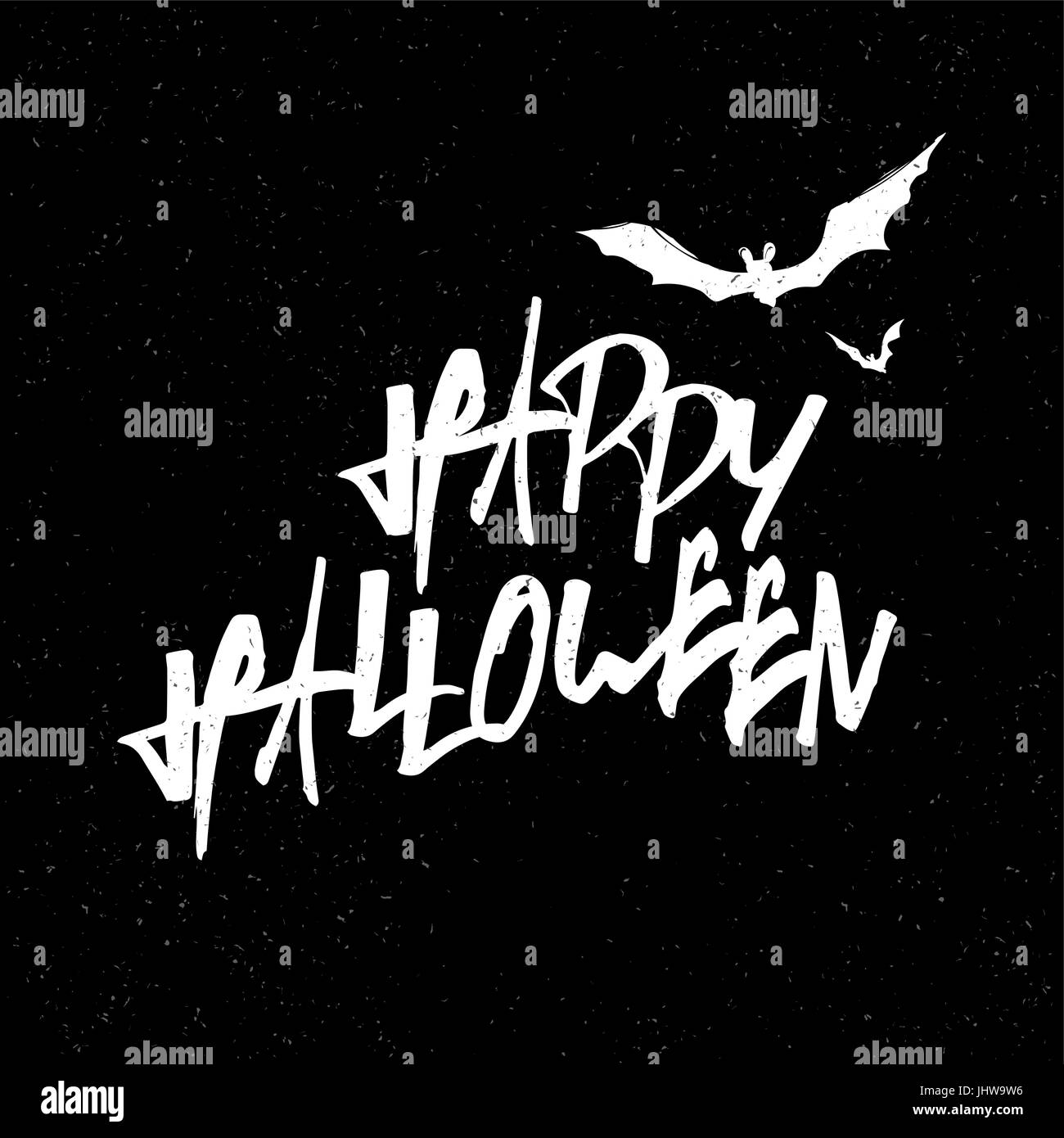 Happy Halloween-Schriftzug. Weiße Buchstaben auf schwarzem strukturierten Hintergrund. Mit Fledermäusen Silhouetten. Stock Vektor