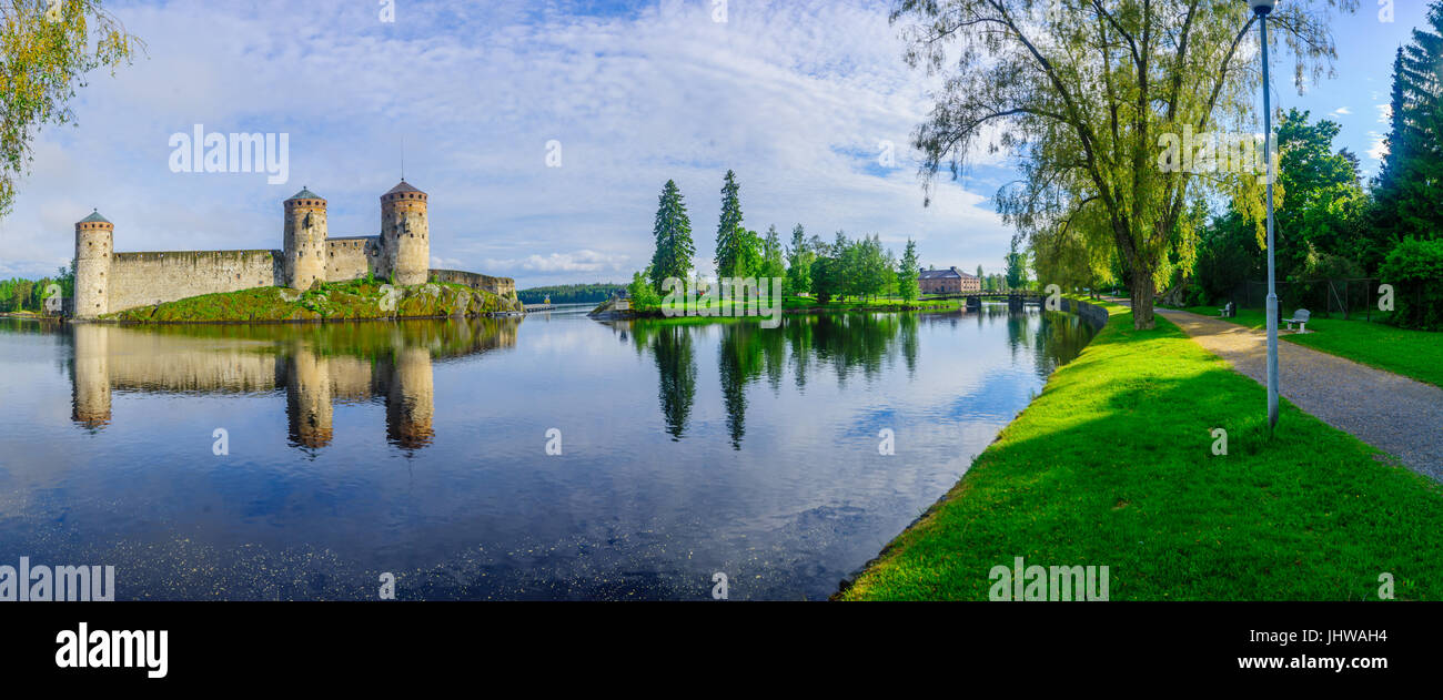 Blick auf die Burg Olavinlinna in Savonlinna, Finnland. Es ist eine drei-Turmburg 15. Jahrhundert Stockfoto