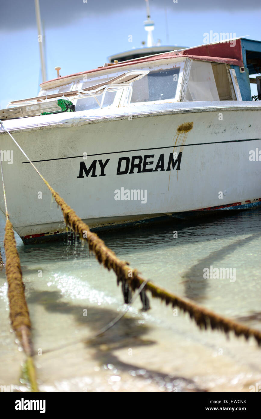 kleines Boot namens "Mein Traum" vertäut in Phillipsburg, St. Maarten, Karibik Stockfoto kleines Boot namens "Mein Traum" vertäut in Phillipsburg, St. Maarten, Karibik Stockfoto