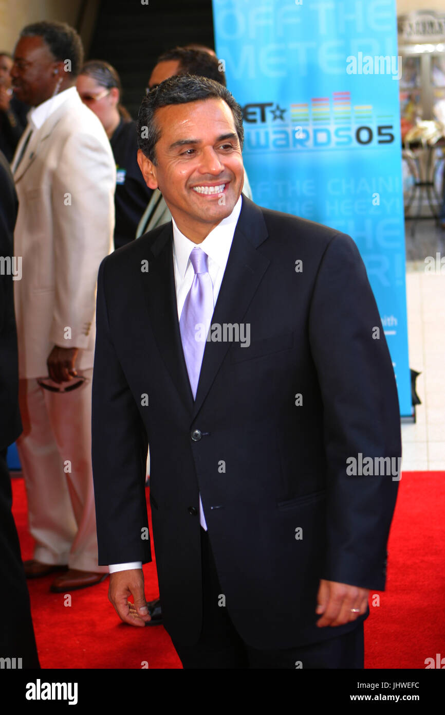 BÜRGERMEISTER ANTONIO VILLARAIGOSA BEI 2005 BET AWARDS RED CARPET KODAK THEATRE LOS ANGELES CA Stockfoto