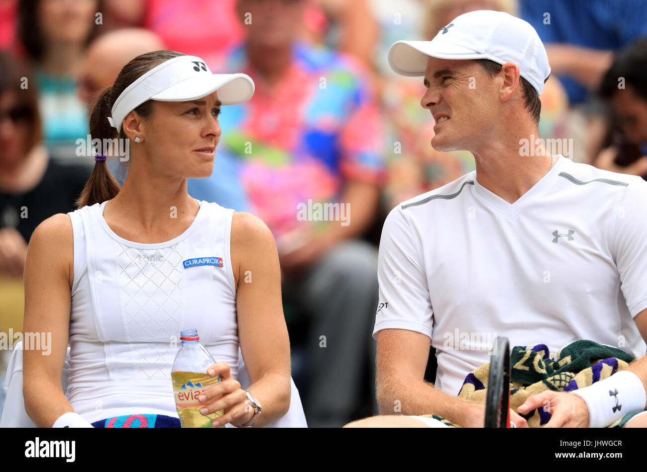 Martina Hingis und Jamie Murray beim gemischten Doppel-Finale gegen Heather Watson und Henri Kontinen am dreizehnten Tag der Wimbledon Championships im All England Lawn Tennis und Croquet Club in Wimbledon. Stockfoto