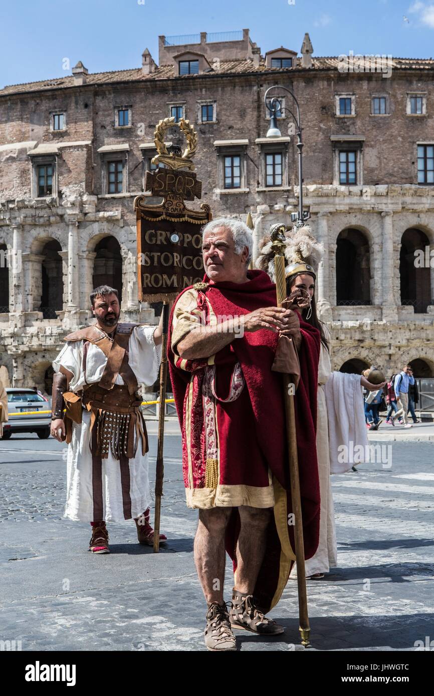 Roma, 21. April 2017, Feier Fot Geburt von Rom 2017 in Circo Massimo von Gruppo Storico Romani gemacht Stockfoto