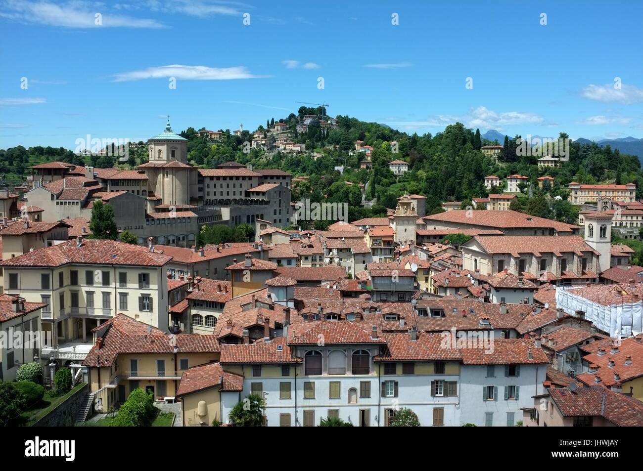 Die Skyline von Citta Alta (Oberstadt) nach Westen vom Stadtturm, Bergamo, Lombardei, Norditalien, Juli 2017 Stockfoto