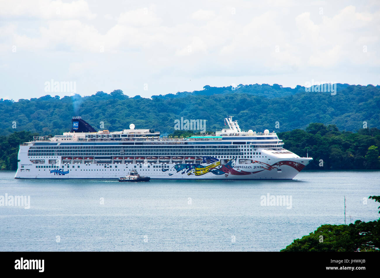 Die Norwegian Jewel Cruise Schiff in See Gatun des Panama-Kanals Stockfoto