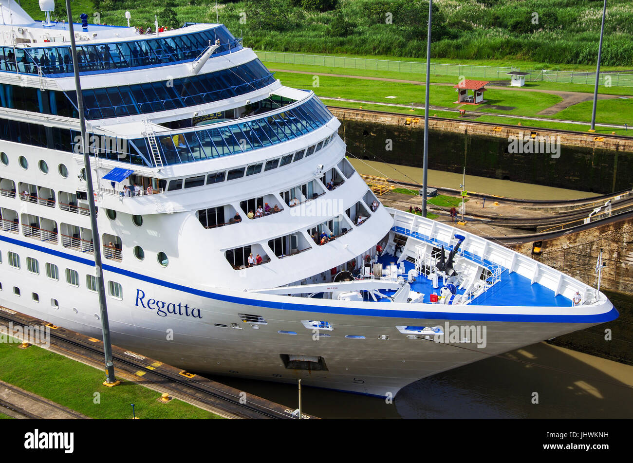 Die MS Regatta-Kreuzfahrtschiff von Oceania Cruises im Panamakanal Stockfoto