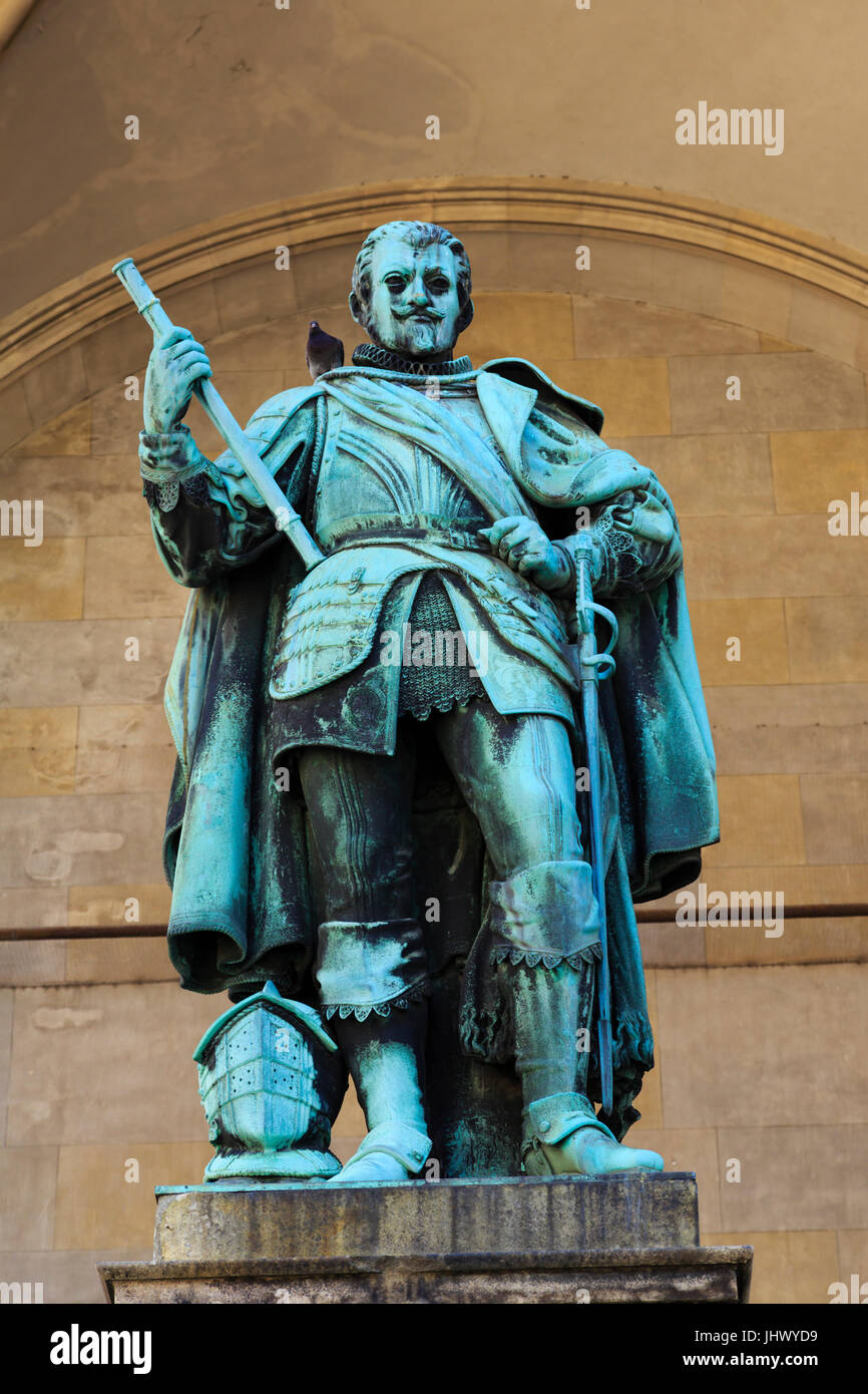 Statue von Johan Tilly in der Feldherrnhalle, Odeonsplatz, München, Bayern, Deutschland Stockfoto