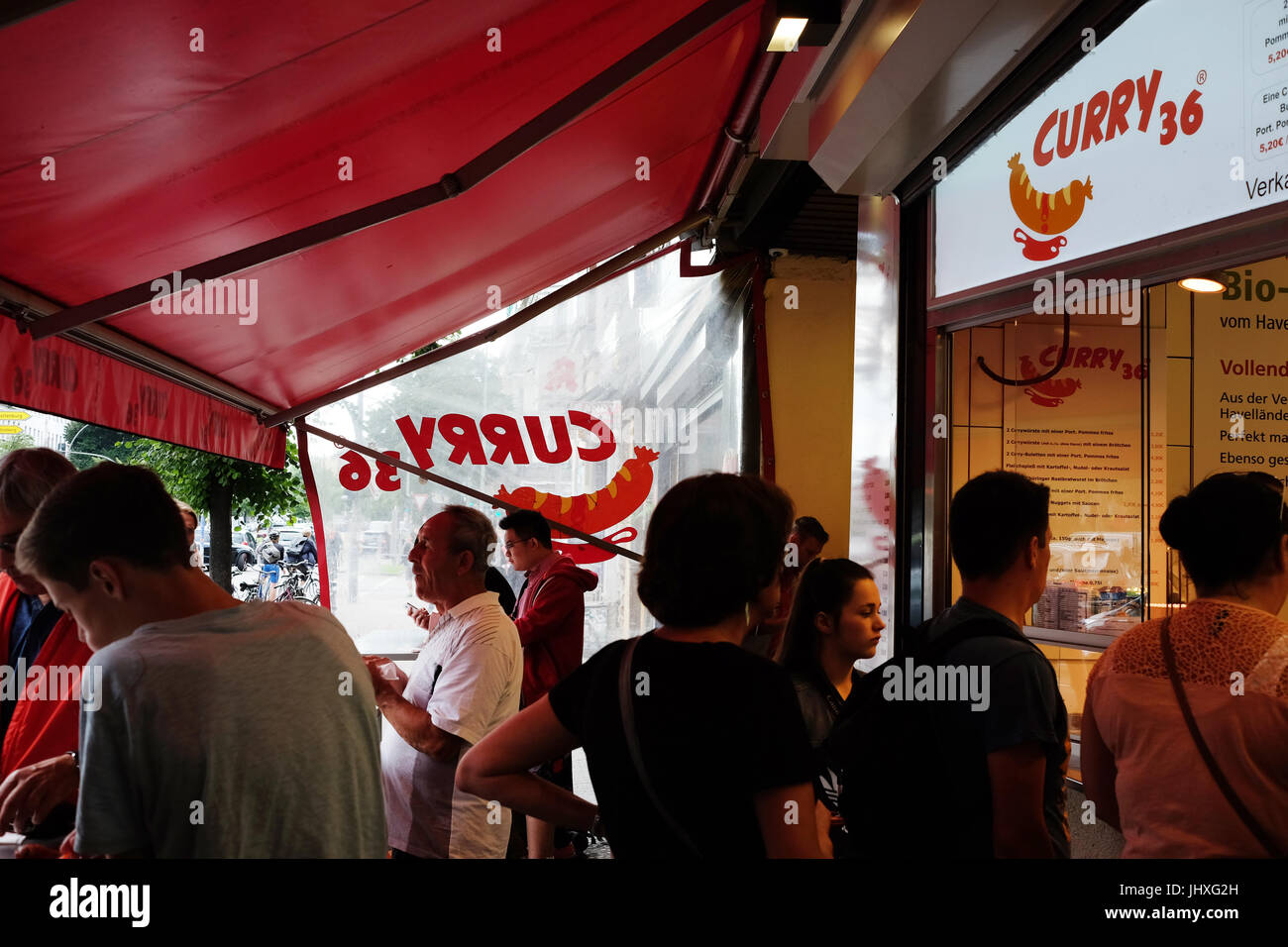 Berlin, Deutschland. 14. Juli 2017. Blick auf die Curry-Wurst-Fast-Food stehen "Curry 36" in dem Stadtteil Kreuzberg in Berlin, Deutschland, 14. Juli 2017. Foto: Jens Kalaene/Dpa-Zentralbild/ZB/Dpa/Alamy Live News Stockfoto