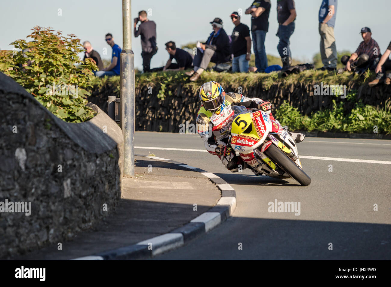 Straßenrennen der Southern 100 Road Races 2017, Isle of man. Fahrer wie Michael Dunlop, Ivan Lintin, Dan Kneen und Dean Harrison Stockfoto