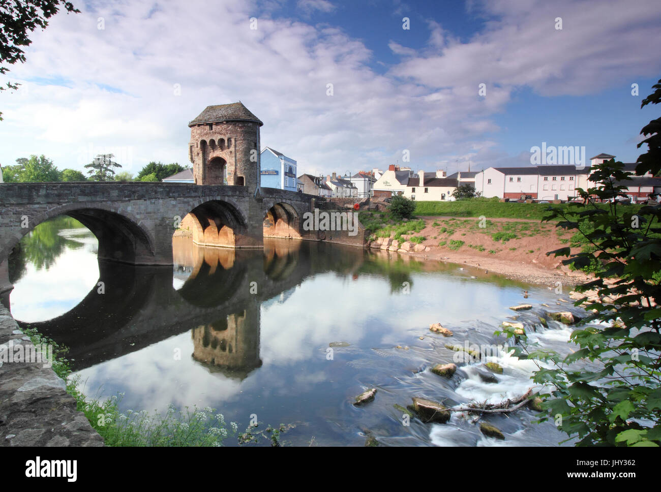 Monnow Brücke und Tor, das einzig verbliebene befestigte Flußbrücke in Großbritannien, in Monmouth, Wales, UK Stockfoto