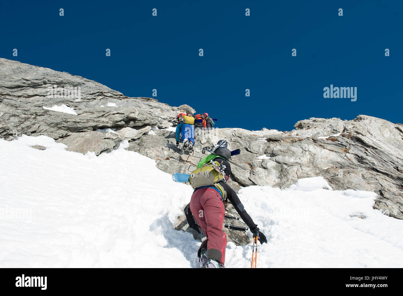 Sherpa aus Nepal während eines Ski-Trainingslager in Disentis, Schweiz Stockfoto