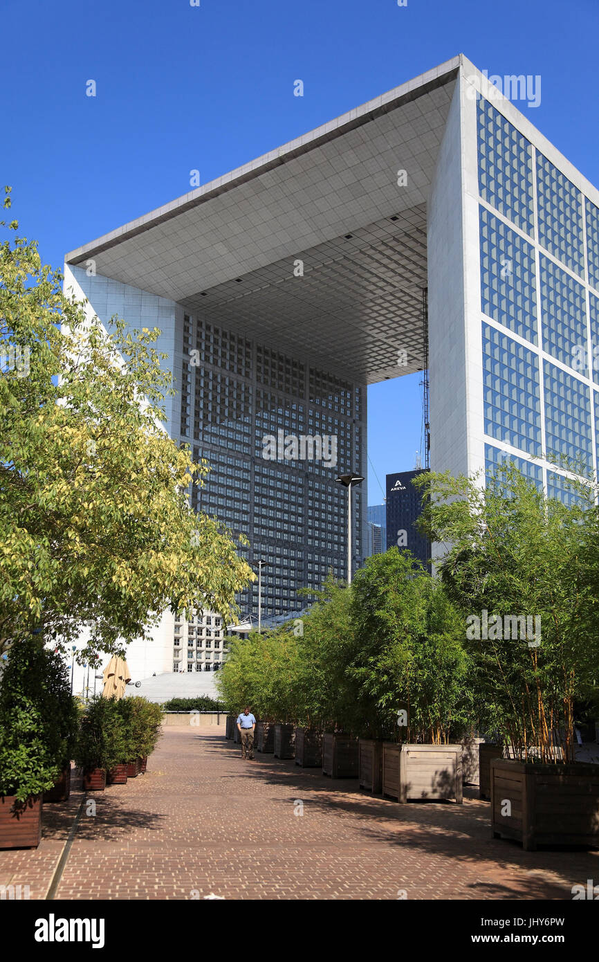 La Grande Arche in La Défense, Paris, Frankreich - Le Grande Arche in La Défense, Paris, France, La Grande Arche Im La Défense, Frankreich - Le Grande A Stockfoto