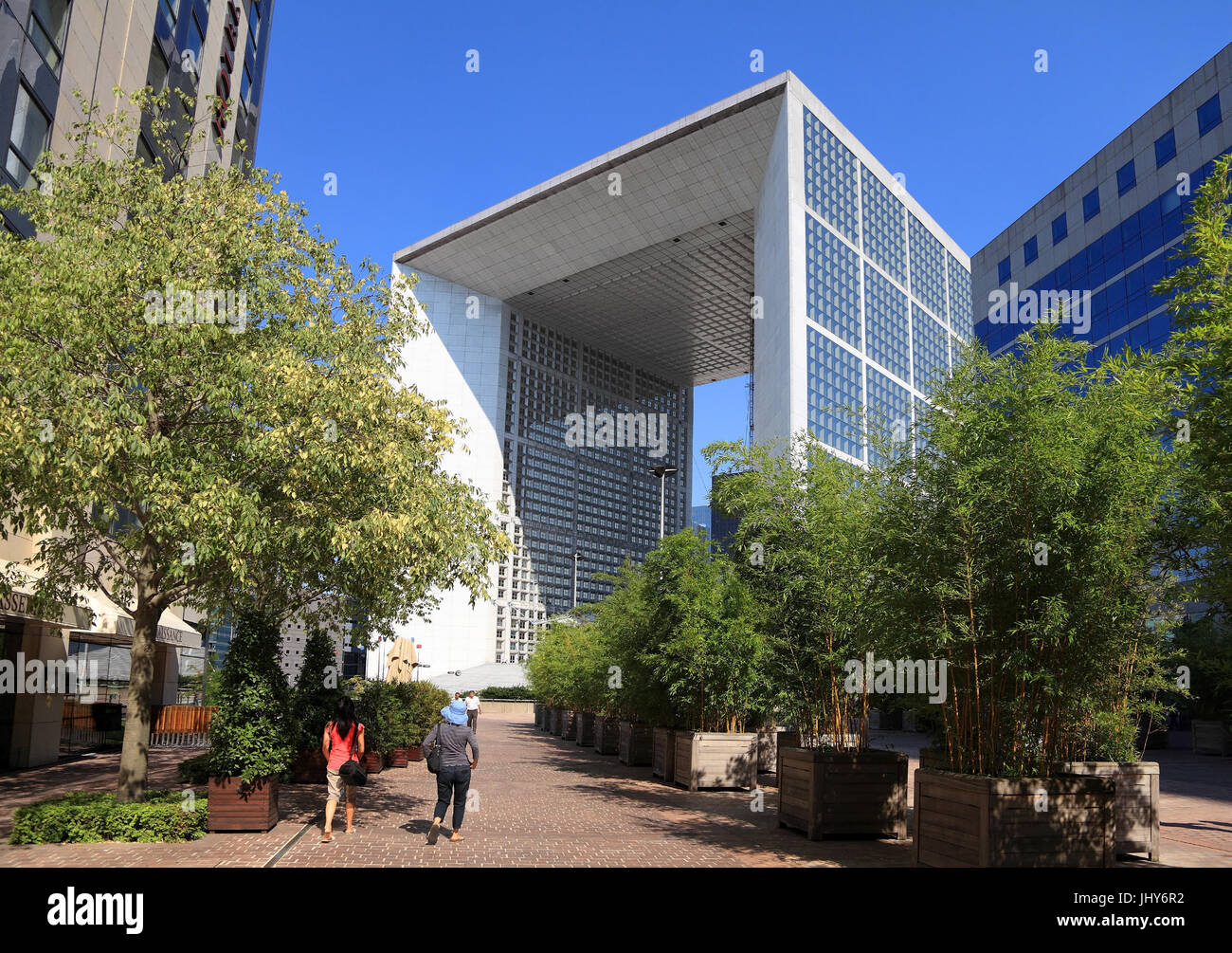 La Grande Arche in La Défense, Paris, Frankreich - Le Grande Arche in La Défense, Paris, France, La Grande Arche Im La Défense, Frankreich - Le Grande A Stockfoto