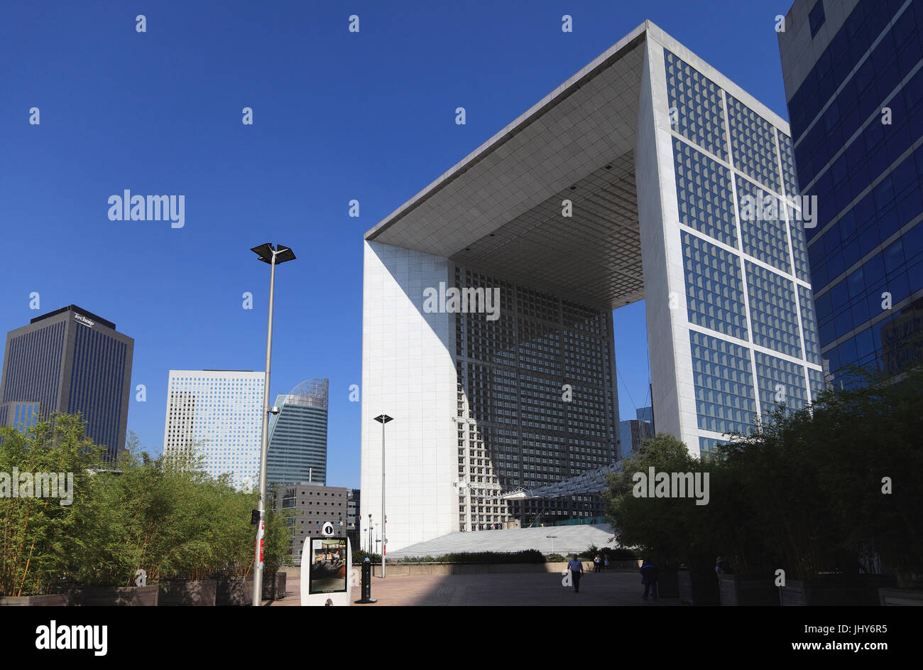 La Grande Arche in La Défense, Paris, Frankreich - Le Grande Arche in La Défense, Paris, France, La Grande Arche Im La Défense, Frankreich - Le Grande A Stockfoto