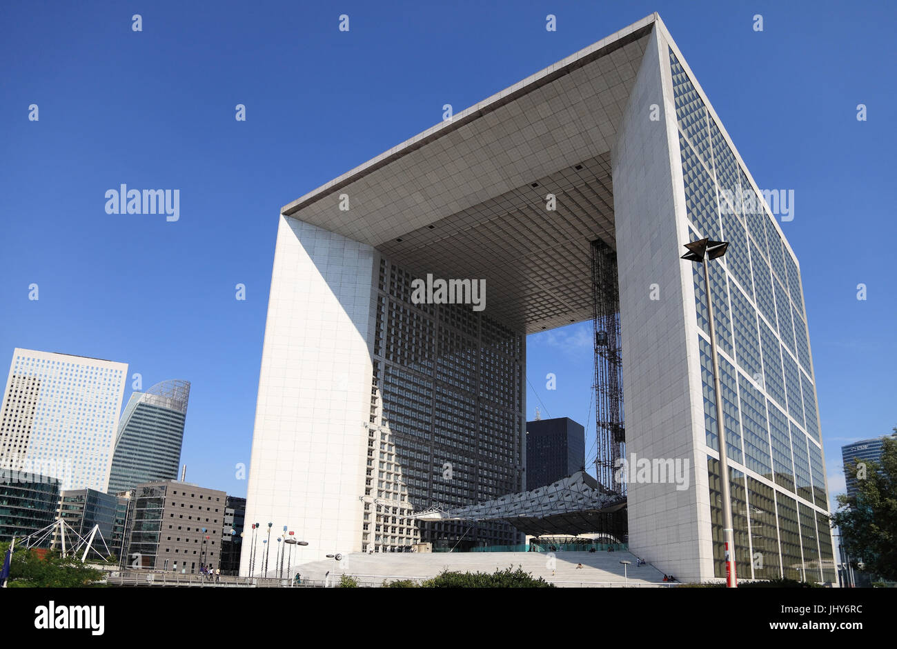 La Grande Arche in La Défense, Paris, Frankreich - Le Grande Arche in La Défense, Paris, France, La Grande Arche Im La Défense, Frankreich - Le Grande A Stockfoto