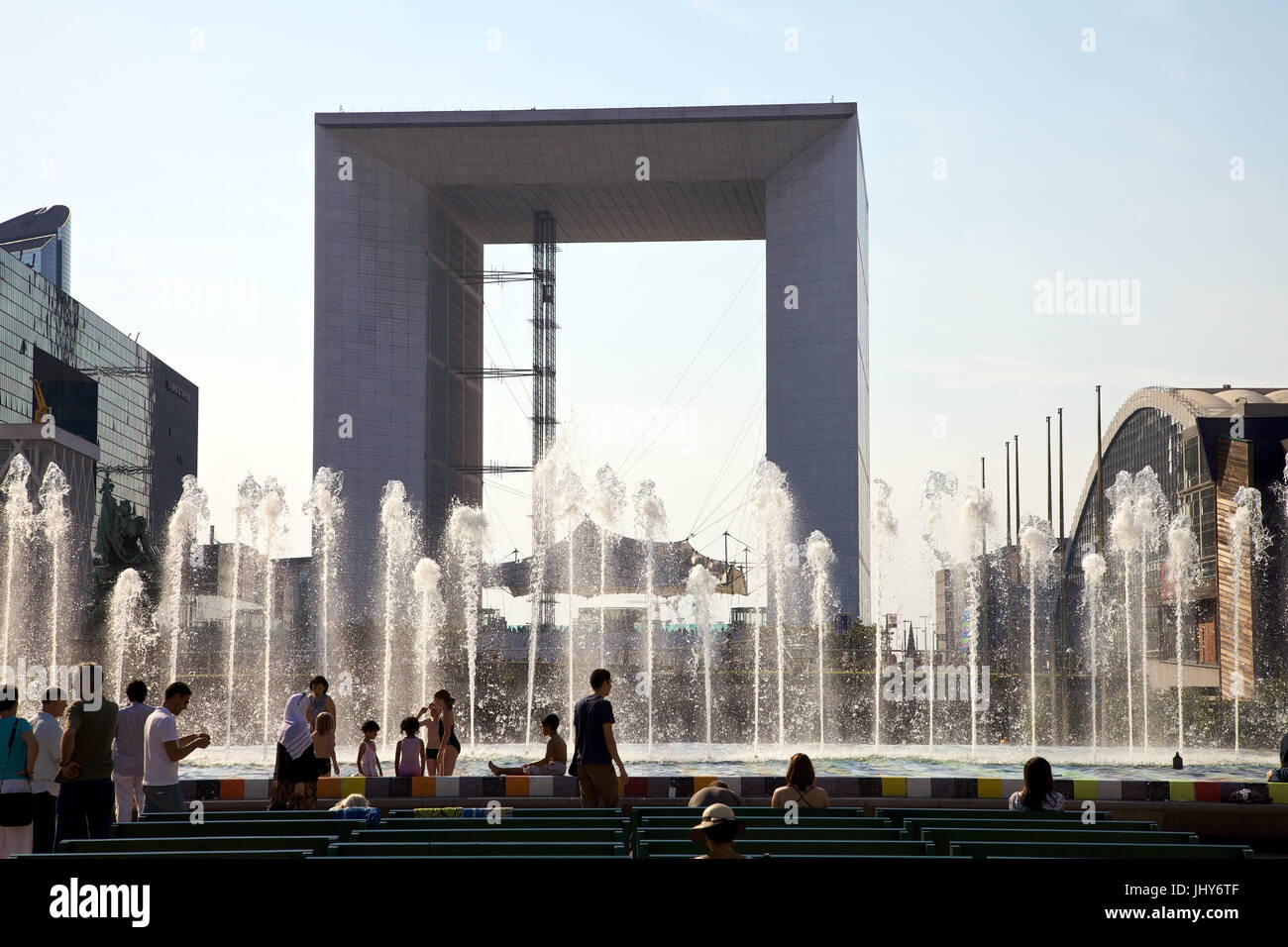 La Grande Arch in La Défense, Paris, Frankreich - La Grand Arche in La Defense Distrct, Paris, France, La Grande Arch Im La Défense, Frankreich - La Gr Stockfoto