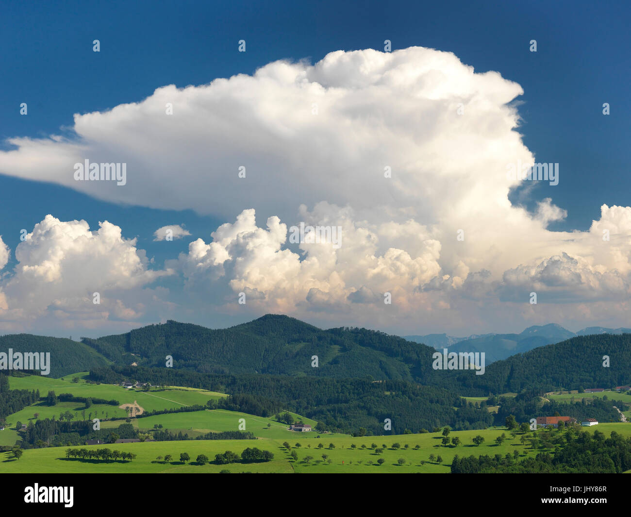 Mostviertler Hügellandschaft mit Seitenstetten, Niederösterreich? Sterreich - Land Kap bei Seitenstetten, Fruchtsaft Quartal Region, Niederösterreich, Au Stockfoto