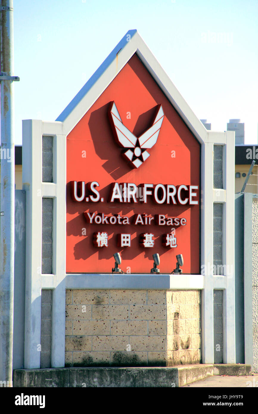 US Air Force Yokota Air Base Tor 5 in Fussa Stadt Tokio Japan Stockfoto