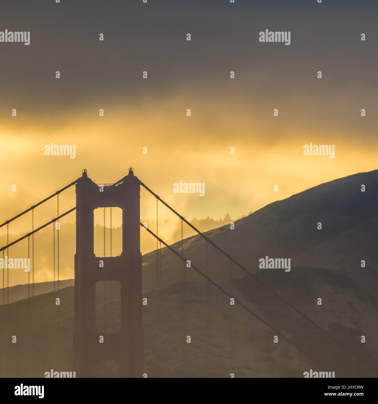 Detail von der Golden Gate Bridge In San Francisco bei Sonnenuntergang Stockfoto