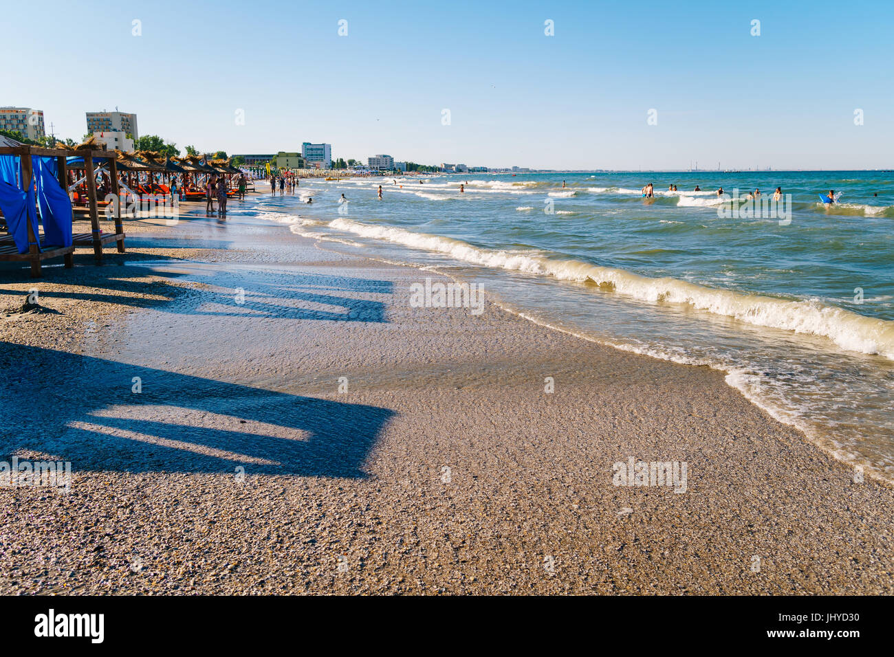 MAMAIA, Rumänien - 14. Juli 2017: Menschen, die Spaß im Wasser und Entspannung In Mamaia Beach Resort am Schwarzen Meer In Rumänien. Stockfoto
