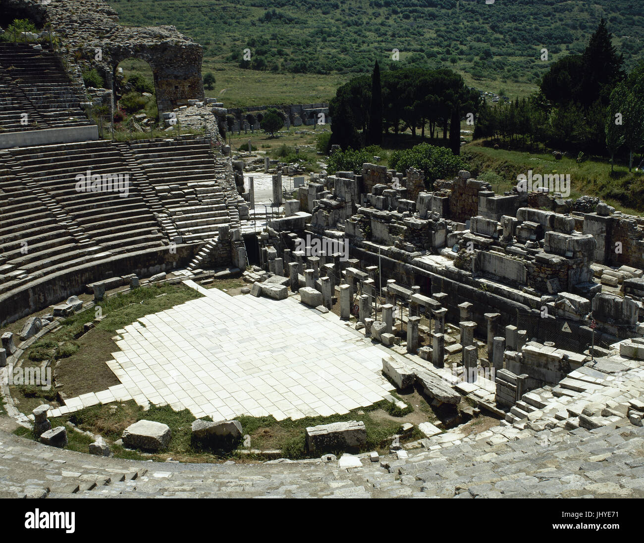 Turkei. Ephesus. Antike griechische Stadt an der Küste von Ionia. Blick auf das Grand Theater. Hellenismus und umgebaut in römischer Zeit. Kapazität von 25.000 Plätzen. Anatolien. Stockfoto