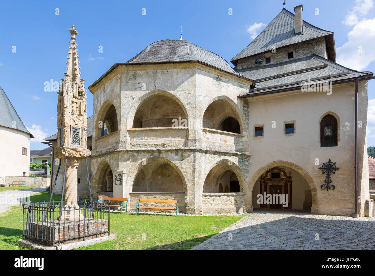 Gotische Lichtsäule und Oktogon, Dom in Maria Saal, Kärnten, Österreich - gotische Lichtsäule, Dom in Maria Saal, Kärnten, Österreich, Go Stockfoto