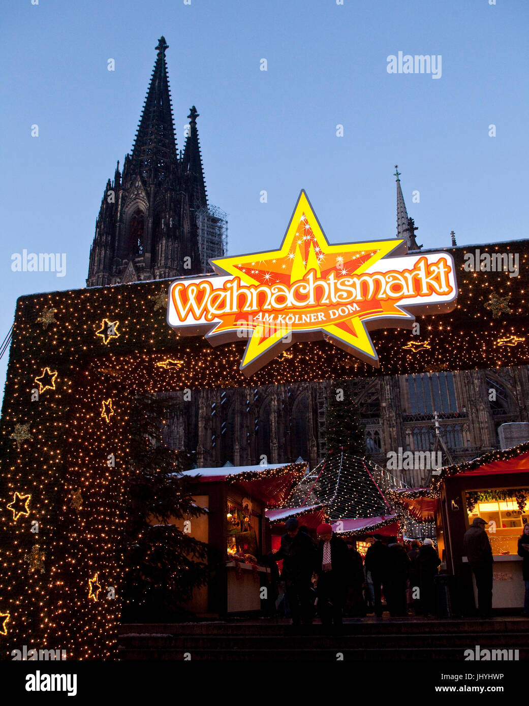 Europa, Deutschland, Köln, Eintritt auf den Weihnachtsmarkt vor dem Dom. Stockfoto