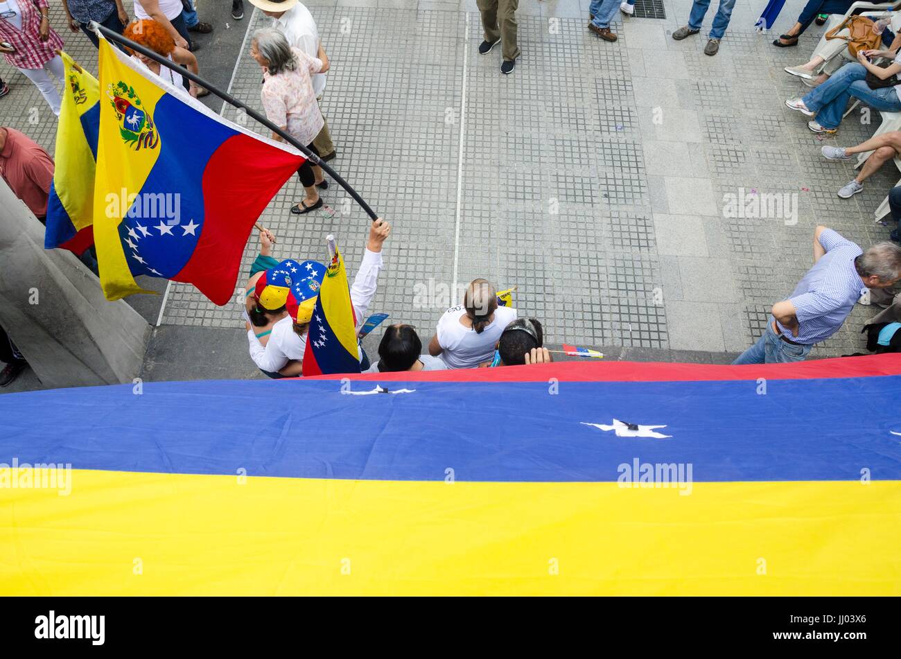 Millionen der Venezolaner beteiligte sich an einer Volksbefragung (Volksabstimmung) diesem 16. Juli. Einberufen durch das Präsidium der Einheit (Schlamm), wie in A Stockfoto