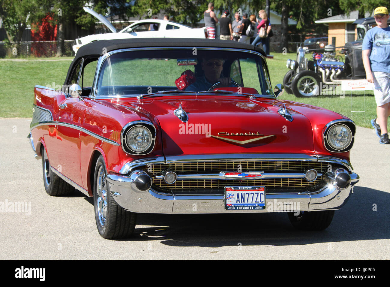 Auto-1957 Chevrolet Bel Air. Rot. Beavercreek-Popcorn-Festival Auto-Show. Beavercreek Popcorn Festival, Beavercreek, Dayton, Ohio, USA. AN77ZC Stockfoto