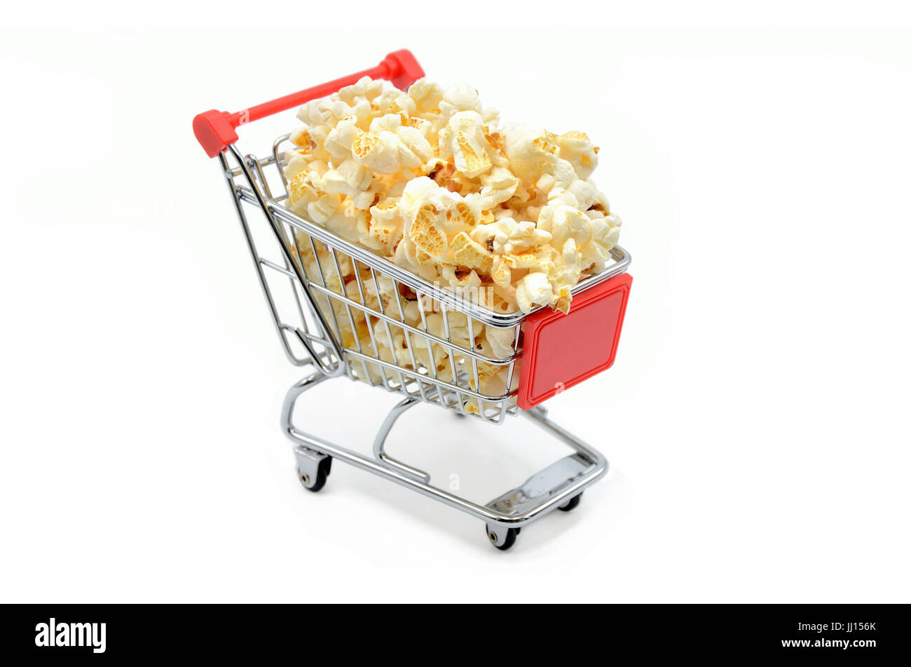 Warenkorb mit popcorn Stockfoto