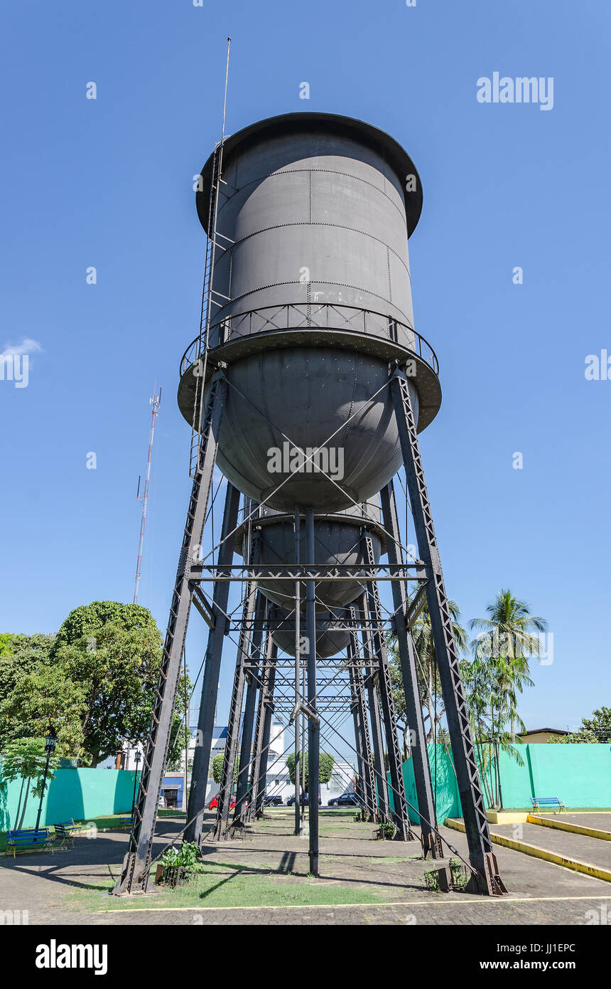 PORTO VELHO, Brasilien - 15. Juni 2017: Drei Wassertanks in Porto Velho im 20. Jahrhundert aus den USA importiert. Heute sind sie bekannt als Tres Caixas D Stockfoto