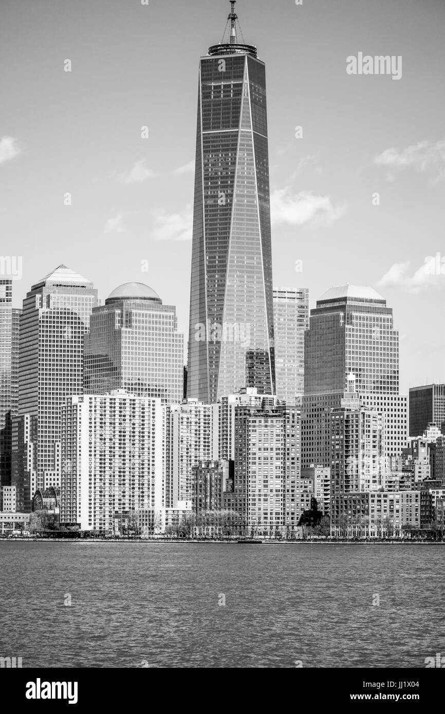 Beeindruckende One World Trade Center Gebäude in Manhattan - MANHATTAN / NEW YORK - 2. April 2017 Stockfoto