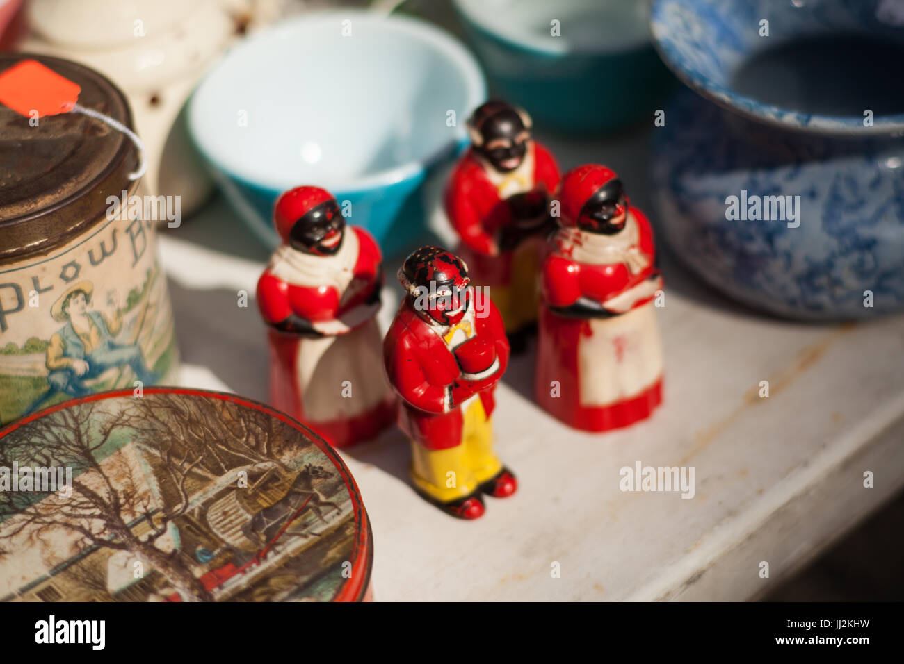 Rassistische Salz- und Pfefferstreuer Stockfoto