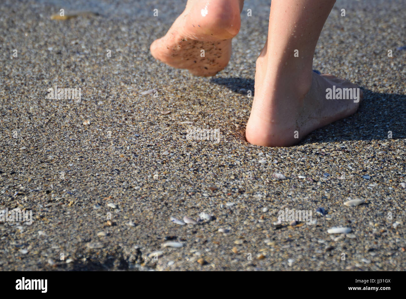 Walking am Strand Stockfoto