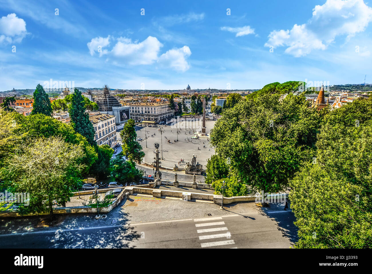 Blick auf die Piazza del Popolo und Rom vom Pincio-Hügel im Park der Villa Borghese Stockfoto