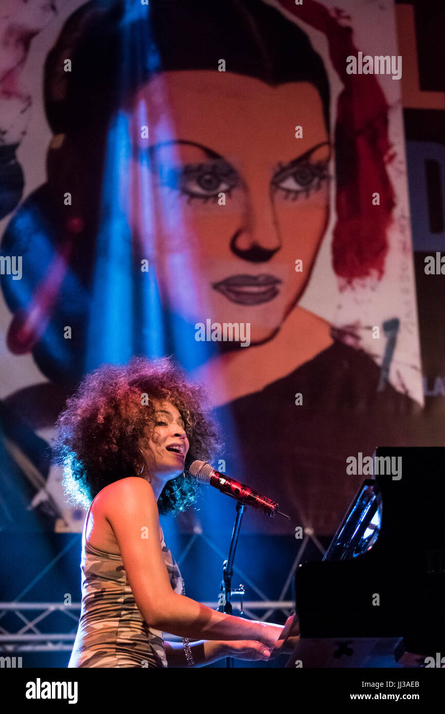 Cartagena, Spanien. 17. Juli 2017. Sängerin Kandace Federn in La Mar de Músicas Festival. Bildnachweis: ABEL F. ROS/Alamy Live-Nachrichten Stockfoto