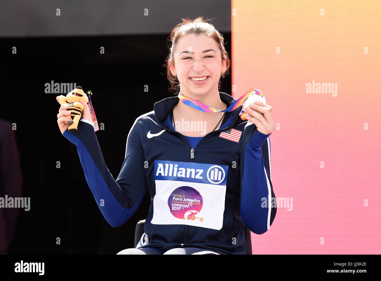 Alexa Halko mit Silbermedaille für 800 m der Frauen T34 Kategorie an der Welt Para Athletik Stockfoto