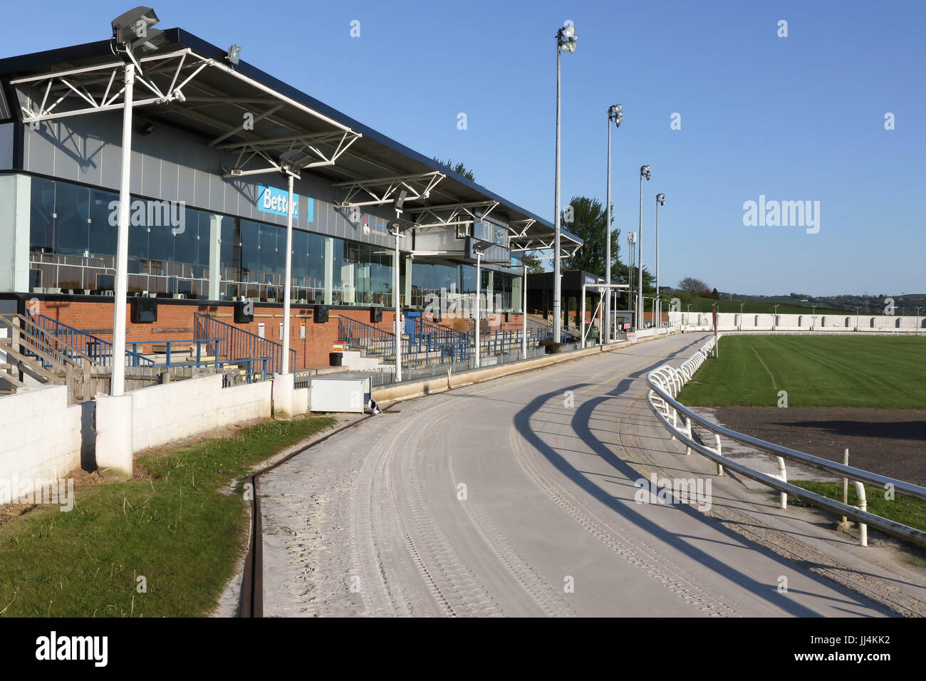 Geradeaus und biegen auf die Greyhound verfolgen bei Drumbo Park Greyhound Stadium, Lambeg, Nordirland. Stockfoto