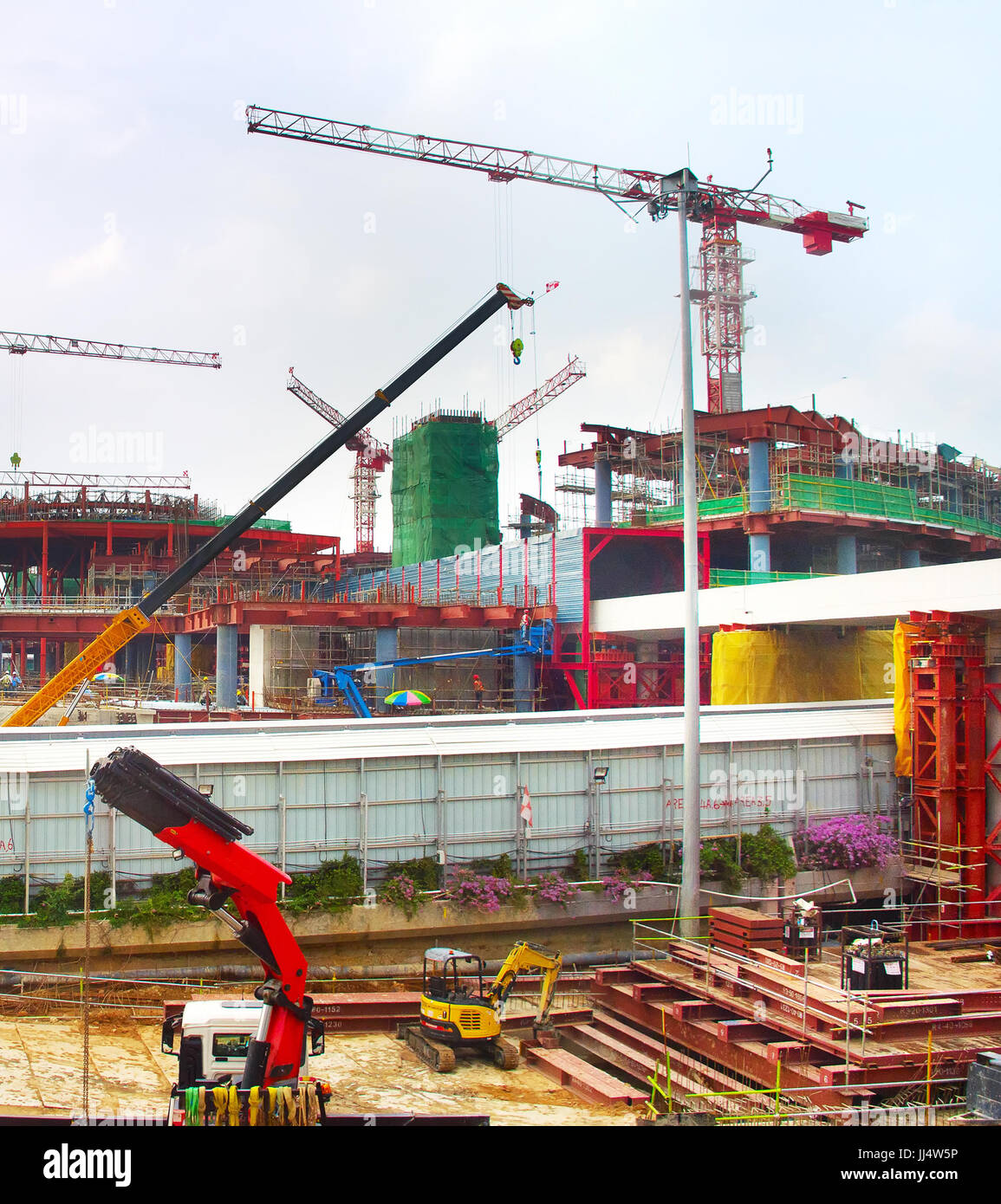 Work In Progress auf einer Baustelle von einem modernen Flughafenterminal. Singapur Stockfoto