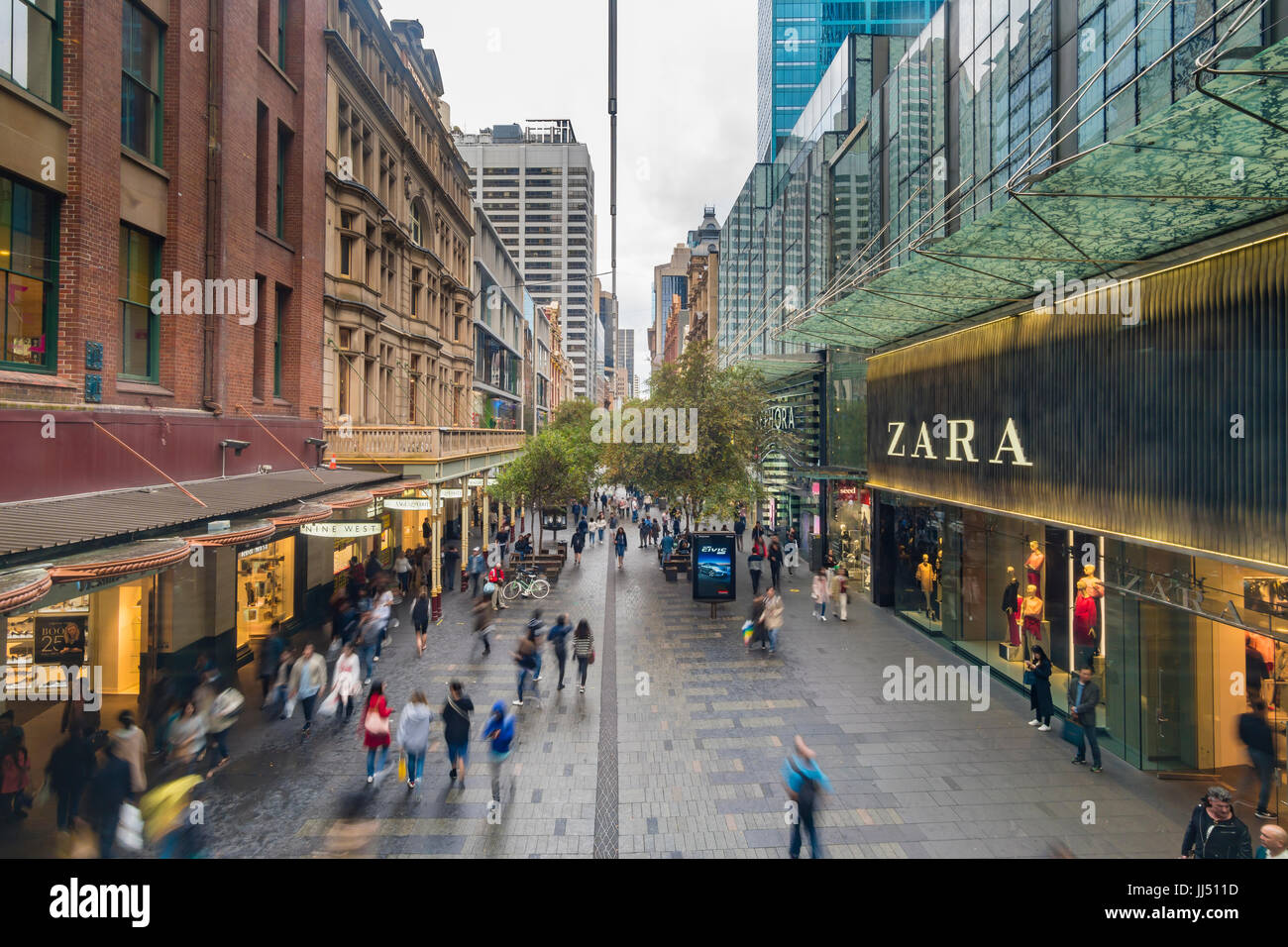 Besucher der Einkaufszone in Sydney, Australien Stockfoto