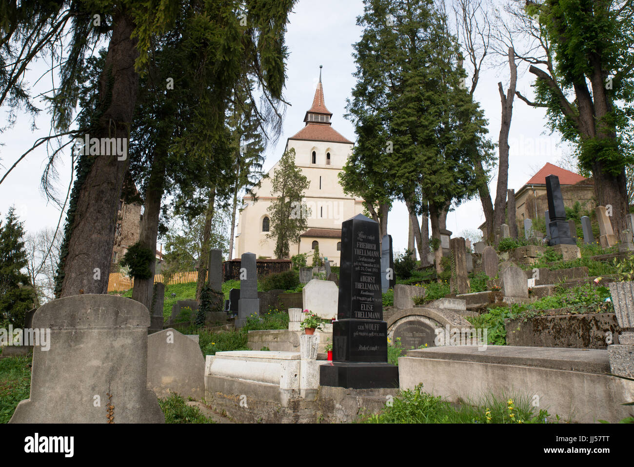 Die Kirche auf dem Hügel von der Deutschen Friedhof, Schäßburg, Siebenbürgen, Rumänien gesehen Stockfoto