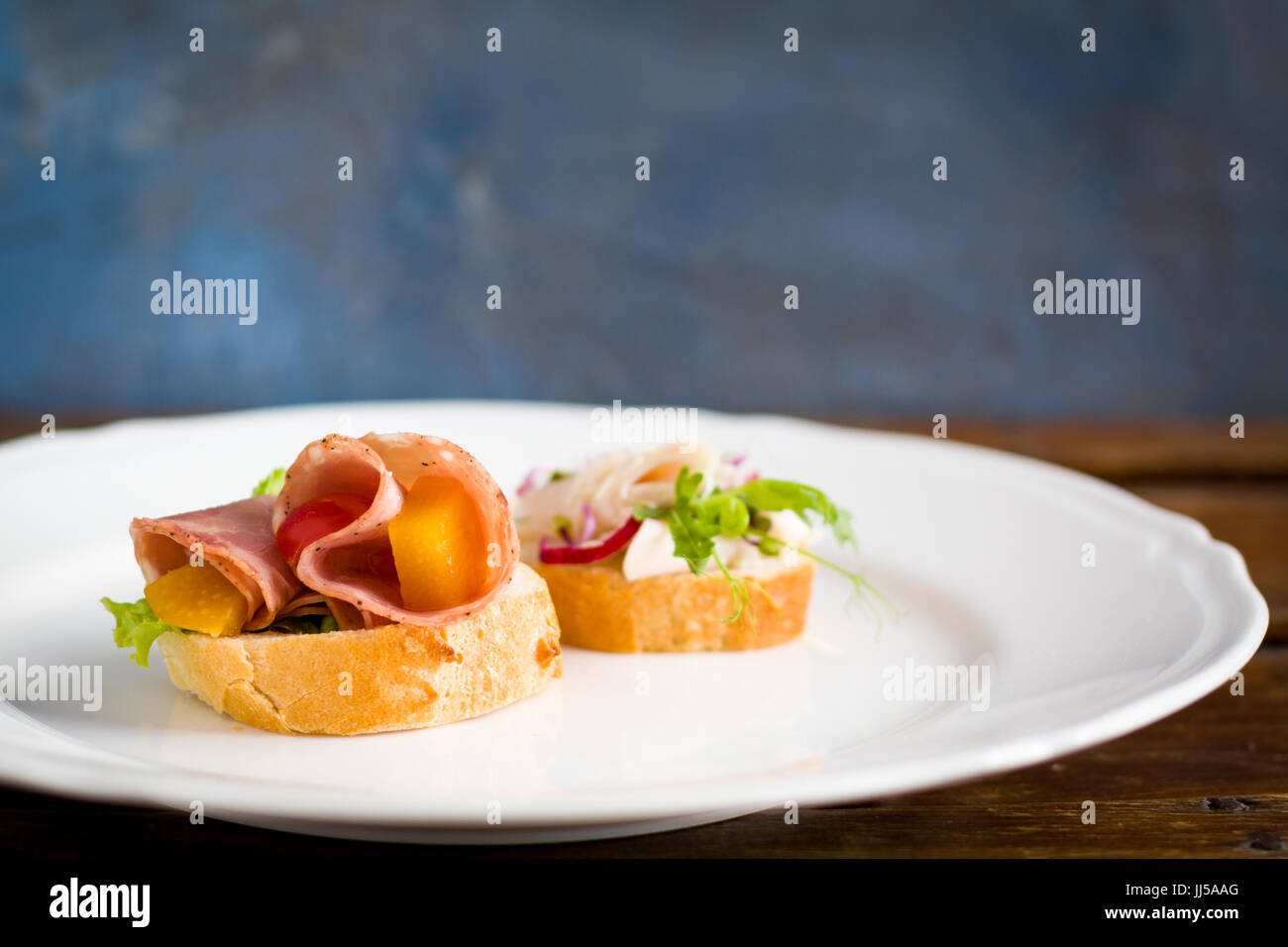 Kleine Sandwiches für zwischendurch mal. Stockfoto