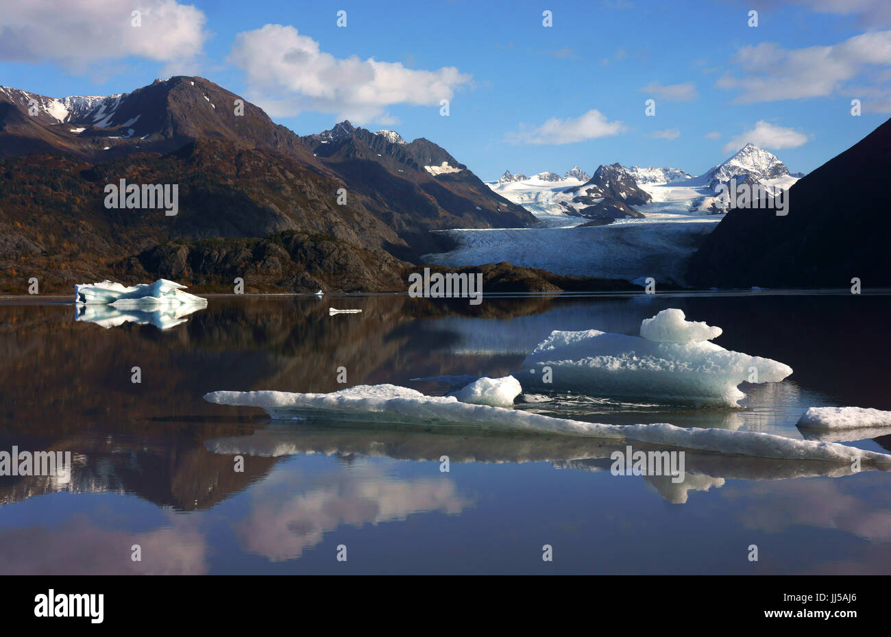 Eisberge in See am Terminus von Grewingk Gletscher, Kenai Mountans, Kachemak Bay State Park, Alaska Stockfoto
