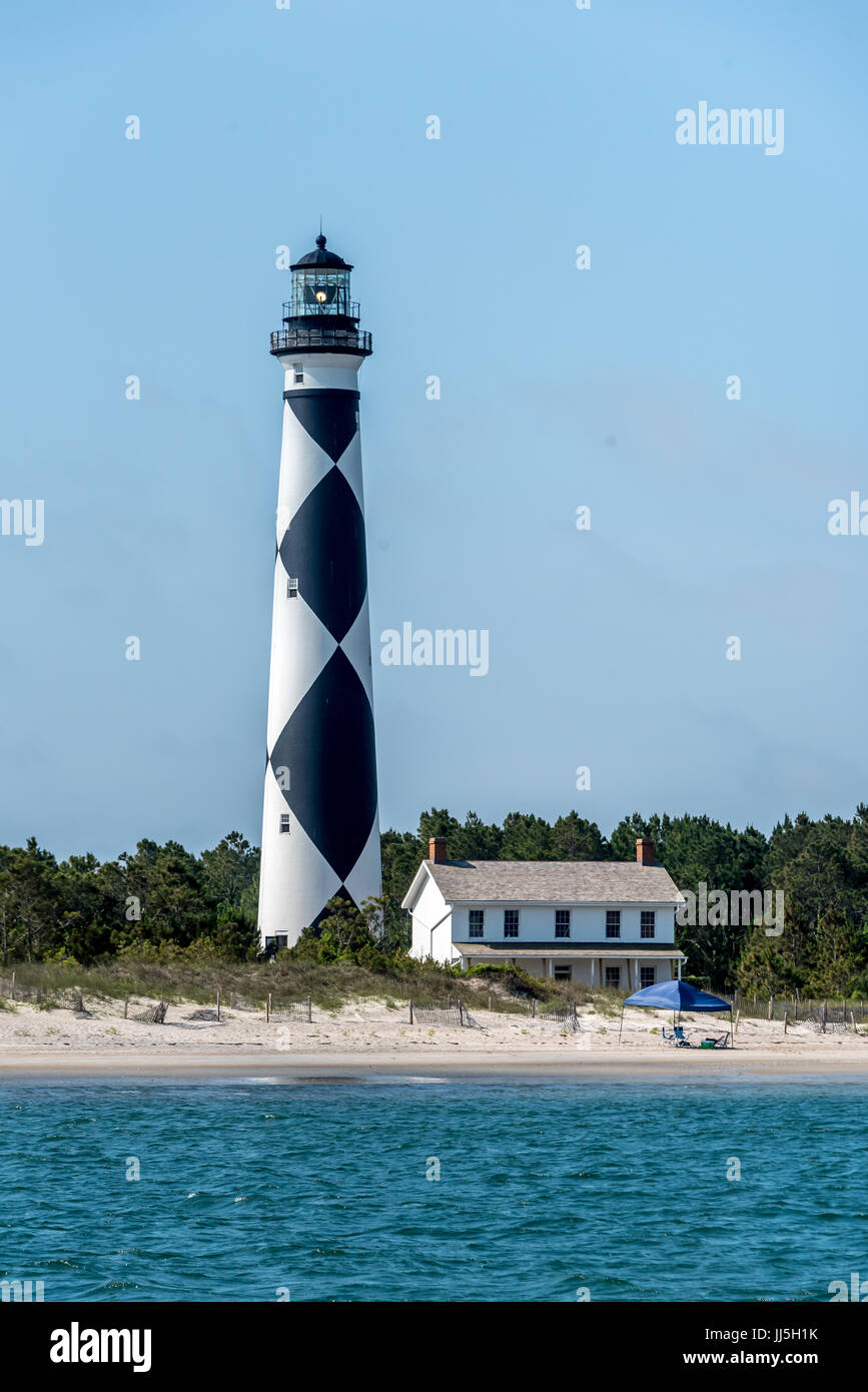 Cape Lookout Leuchtturm w / Lighthouse Keepers Haus und Strand auf Harkers Island, Crystal Coast, North Carolina, südlichen Outer Banks Stockfoto