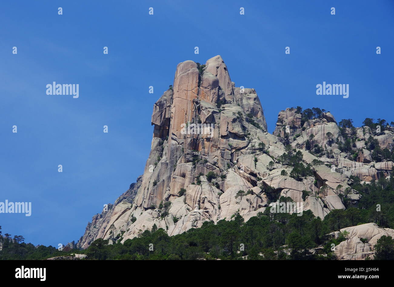 Die vertikale Punta Lunarda, im Bereich der Aiguilles de Bavella auf Korsika Stockfoto