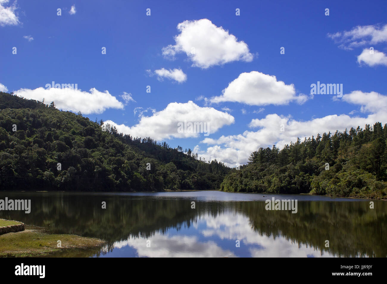 Im See in den Bergen Mantiqueira Berge, Campos Jordao Brasilien Landschaft Stockfoto
