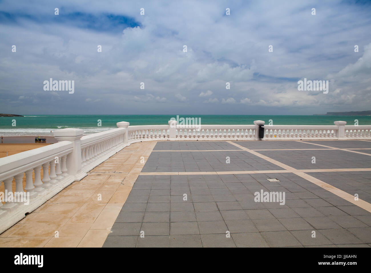 Leere El Sardinero Strandpromenade, Santander, Kantabrien, Spanien Stockfoto