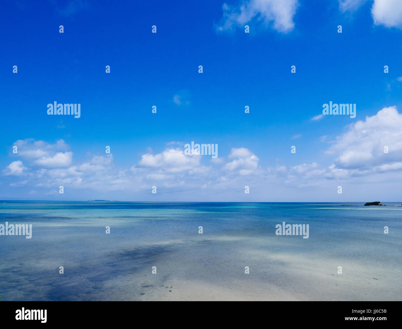 Meer, flachkopfkatze Insel, Präfektur Okinawa, Japan Stockfoto