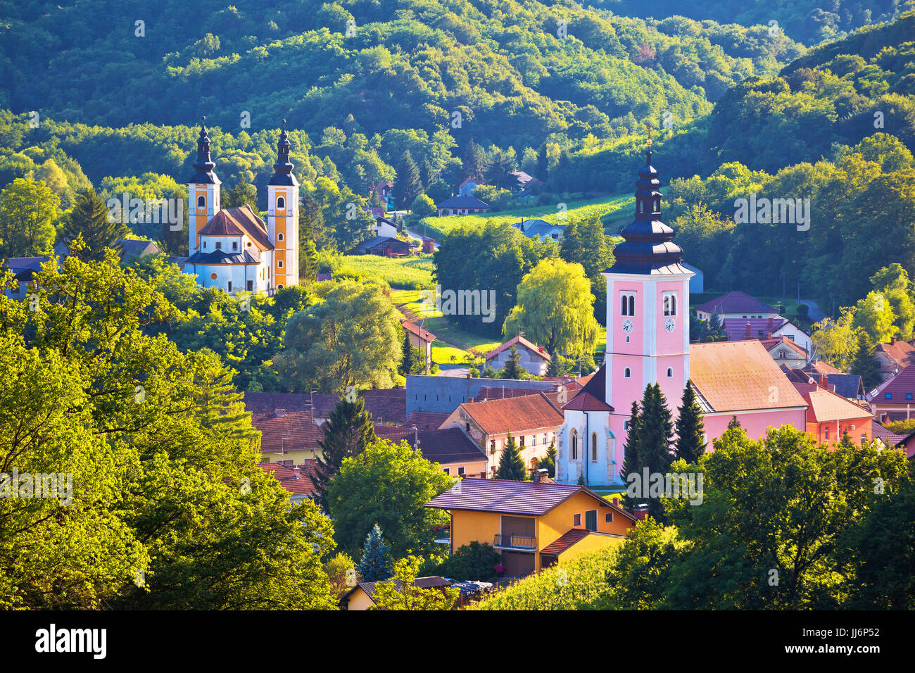 Dorf von Strigova Türme und die grüne Landschaft, Medjimurje Region in Kroatien Stockfoto