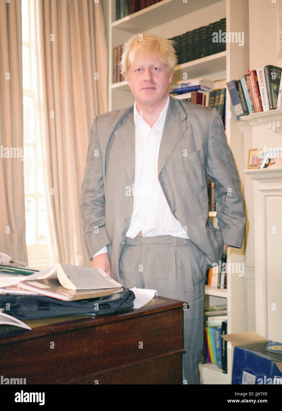 Boris Johnson konservativer Premierminister, Herausgeber des Magazins Spectator, fotografiert im Büro des Magazins Spectator im Jahr 2003, Westminster, London, England. Stockfoto